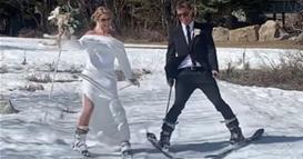 Несекојдневна свадба ги воодушеви сите- кажаа „Да“ и со гостите се качија на скии (ВИДЕО)