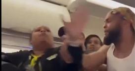 Патници се тепаат во авион - авиокомпанијата им даде доживотна забрана (ВИДЕО)