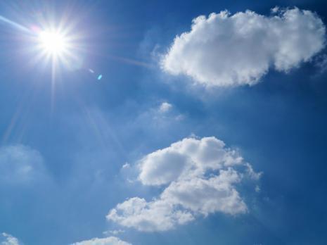 Сончево со мала до умерена облачност, следува период на релативно топло време