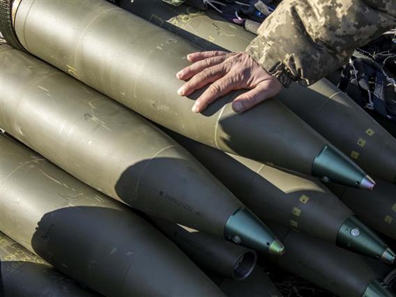 Германија ќе ѝ даде на Украина 10.000 гранати за топови, а испраќаат и муниција 
