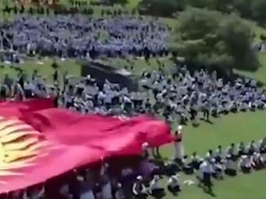 Крвава прослава во Киргистан: Камион влета меѓу ученици и „збриша“ десетици (ВИДЕО)