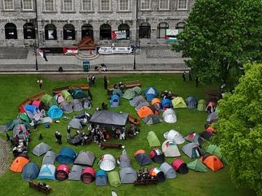 И студентите од Ирска и Швајцарија ги зазадоа универзитетите на пропалестински протести (ВИДЕО)