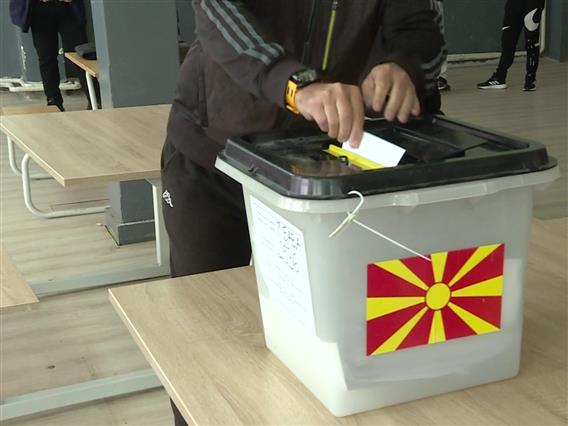 ДИК: На претседателските избори излезноста до 15 часот е 33,73%, а на парламентарните 37,44%