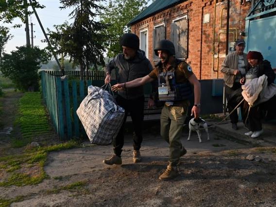 Стотици луѓе во бегство по ненадејниот прекуграничен руски напад на Украина 
