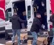 Како на забрзан филм: Разбојници за 60 секунди ограбија комбе за достава (ВИДЕО)