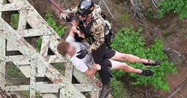 Тинејџер во САД паднал во кањон длабок 120 метри, на среќа преживеал 