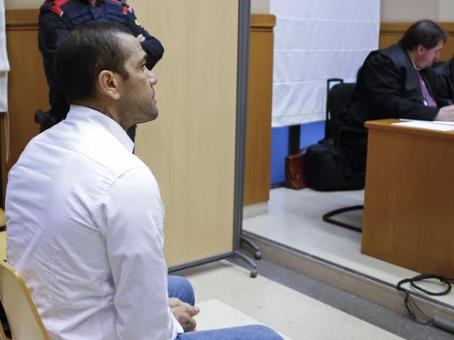 Дани Алвеш осуден на 4,5 години затвор