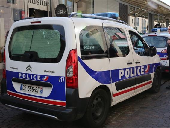 Две девојчиња се повредени во напад со нож пред училиште во Франција, напаѓачот е уапсен