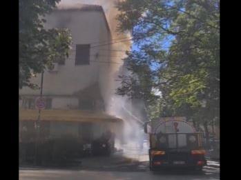 Видео: Пожар зад Универзална сала, интервенираат пожарникарите и Итната помош