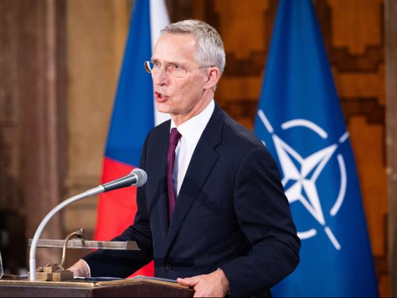 Столтенберг со повик до членките на НАТО да ѝ дозволат на Украина да гаѓа внатре во Русија