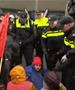 На протест за клима во Амстердам уапсени 17 активисти